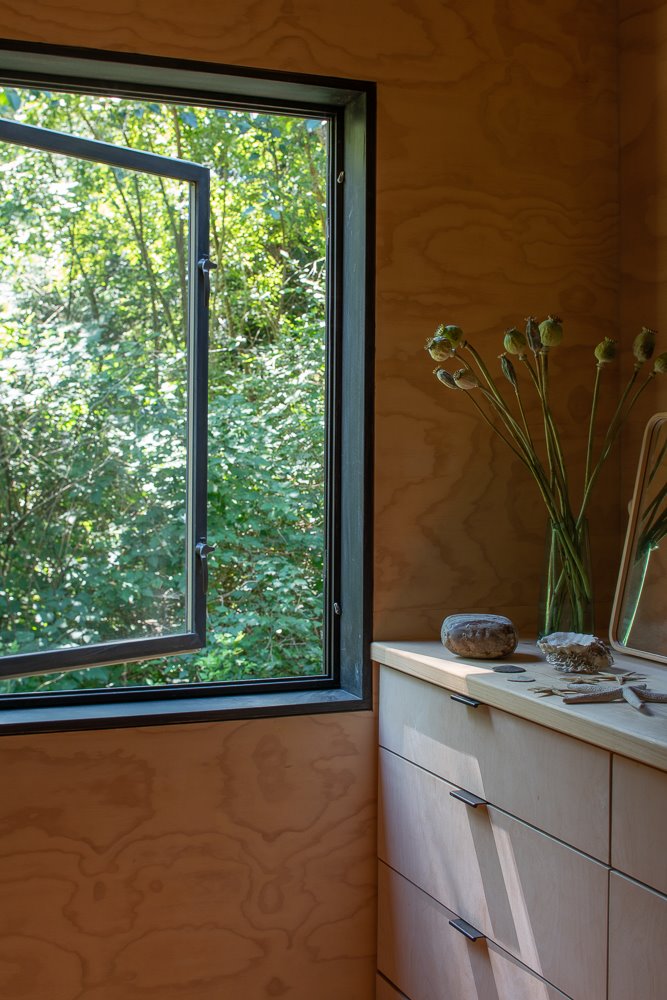 Hood Cliff-Shot 11-589. Hood Cliff-detalle-baño