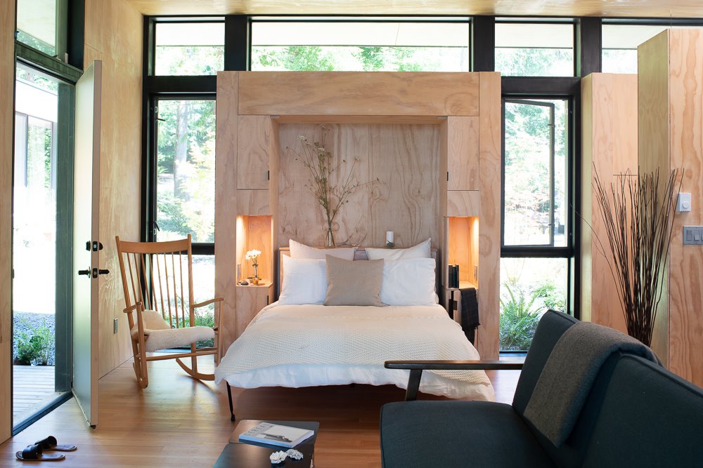 Hood Cliff-Shot 13-694. Hood Cliff-dormitorio