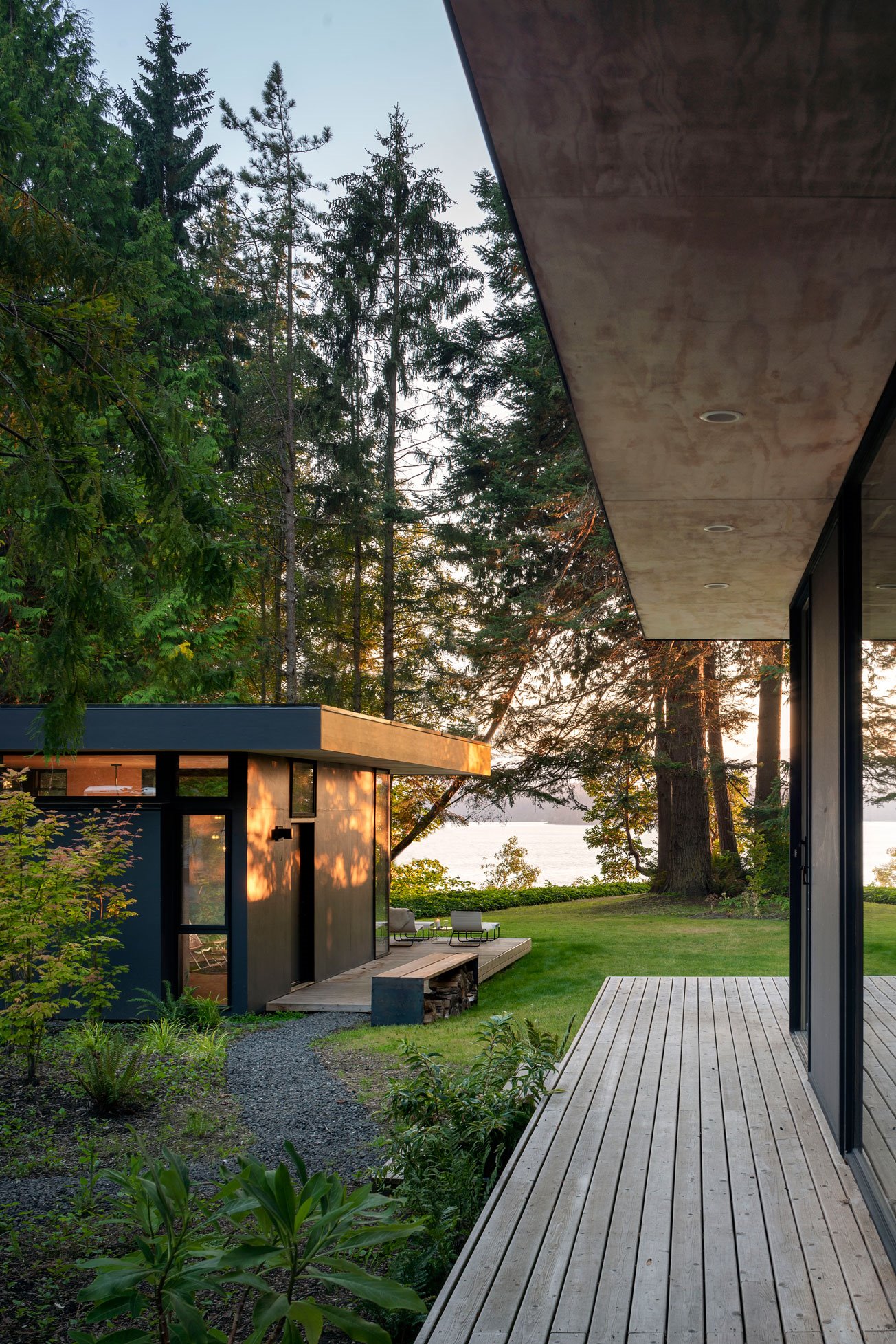 Wittman-Estes Pogue Hood-Cliff 002