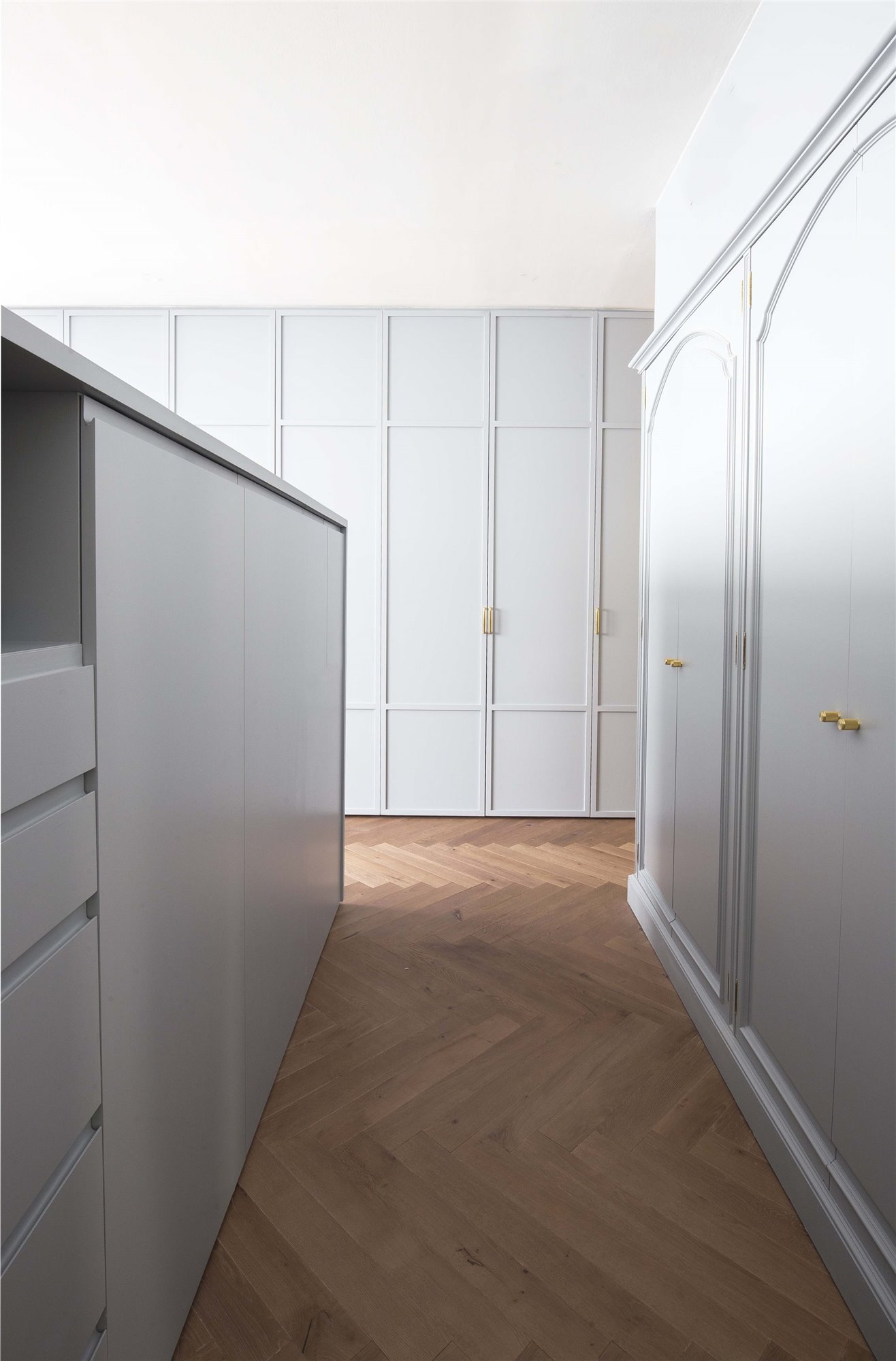 armarios y zona de almacenaje dormitorio piso barbara aurell