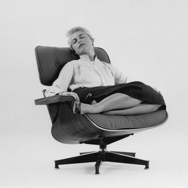Anuncio de la lounge chair de los Eames