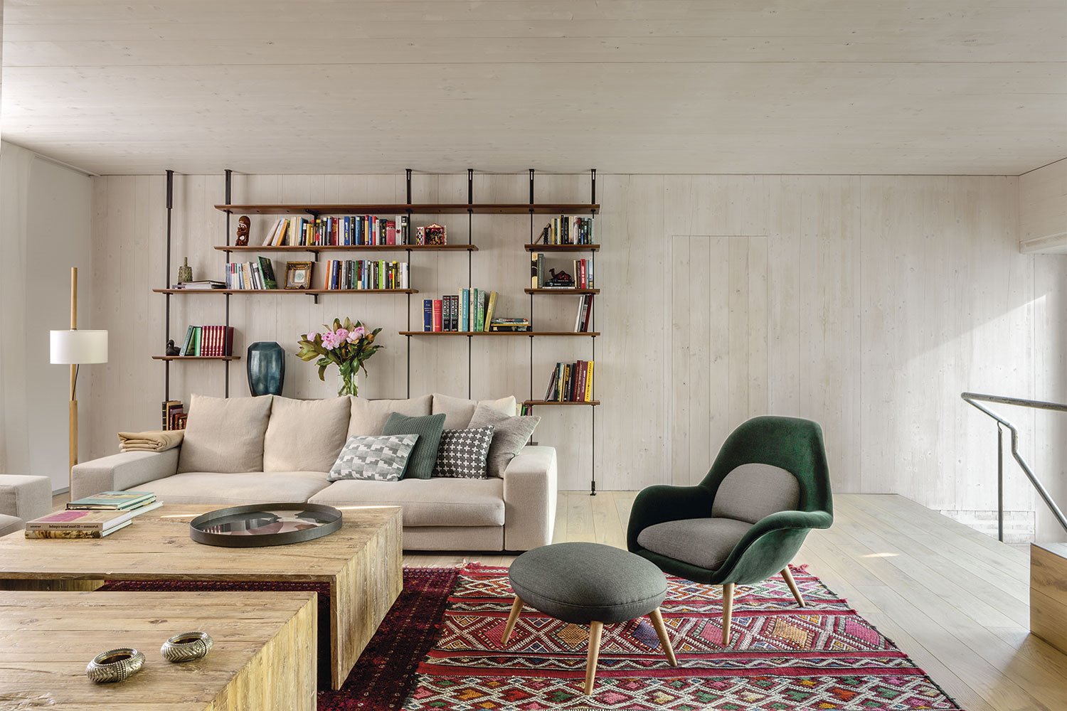 salon-casa-abaton-comedor-sofa-libreria