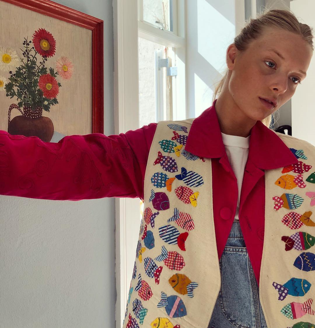 El chaleco de patchwork a juego con el cuadro de flores