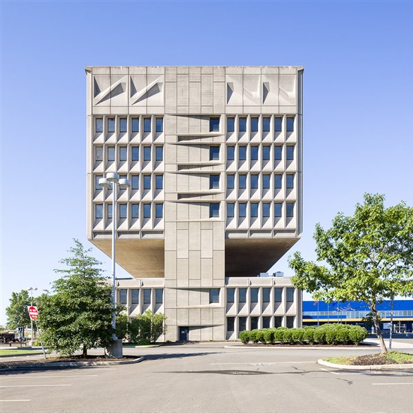 Ikea vende un icono brutalista de Marcel Breuer para convertirlo en hotel sostenible