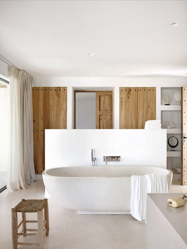 bano-en-Ibiza-con-banera-exenta