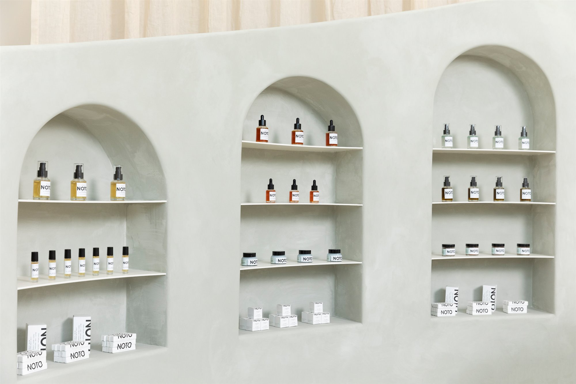 estanterias organicas tienda de cosmeticos noto