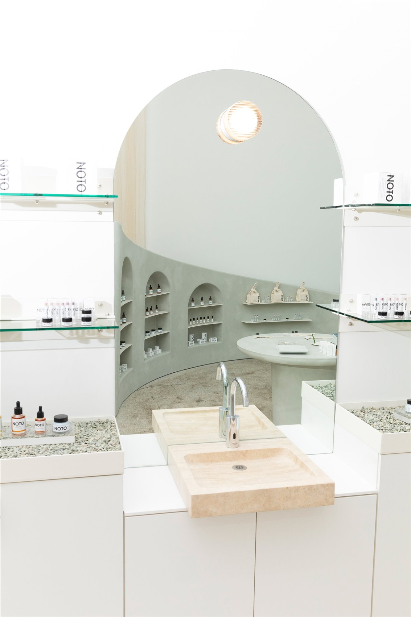tienda noto de cosmeticos en los angeles en colores neutros