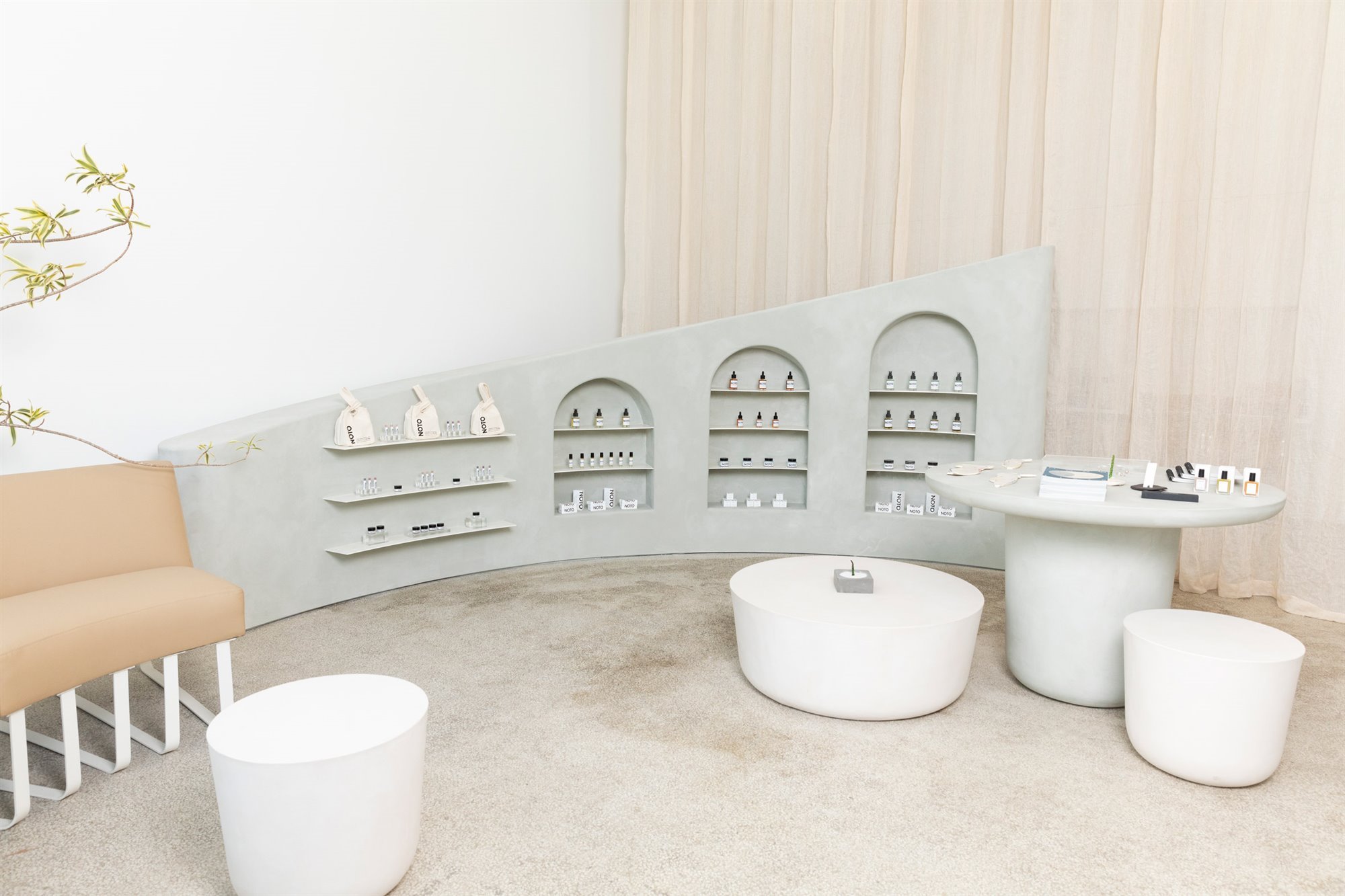 vista general tienda noto cosmetica colores neutros