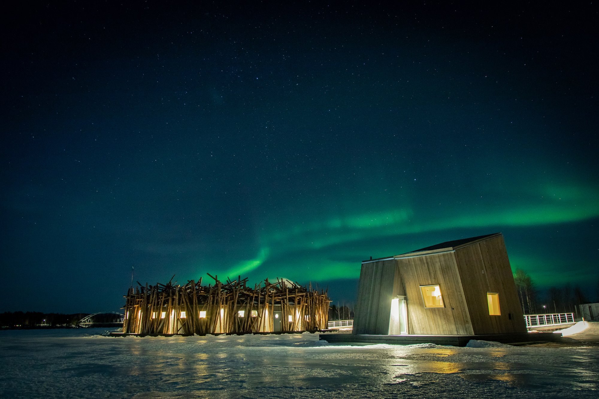 auroras boreales Hotel baño artico flotante suecia centro de bienestar