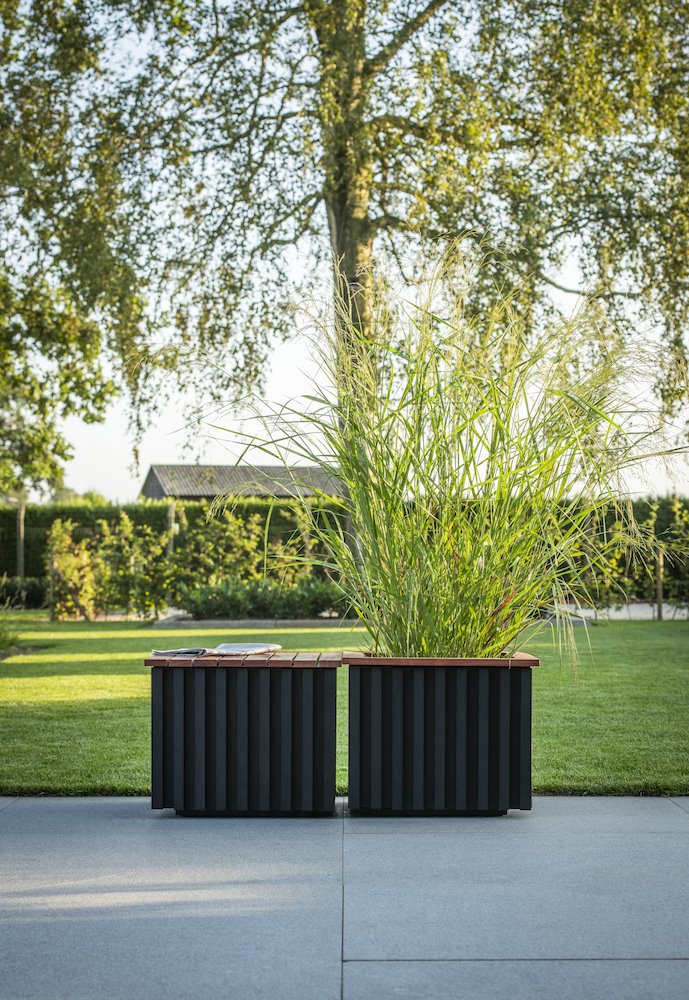 Los perfiles pueden decorar los maceteros, contribuyendo a hacer del jardín un espacio más sofisticado. 
