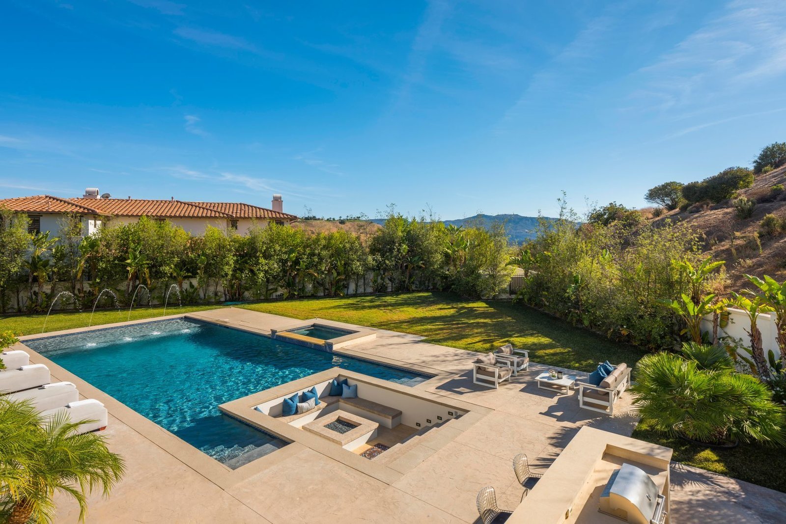 casa de katie holmes piscina