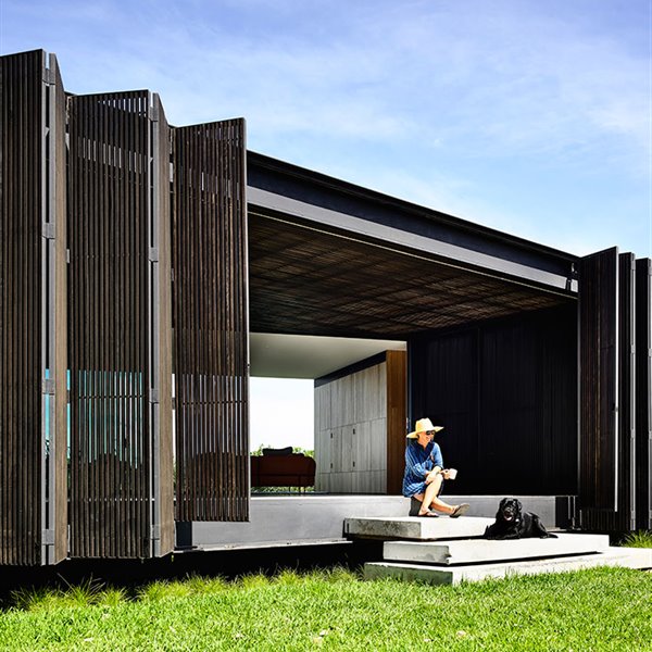 Una moderna cabaña de arquitectura espectacular con vistas a la playa