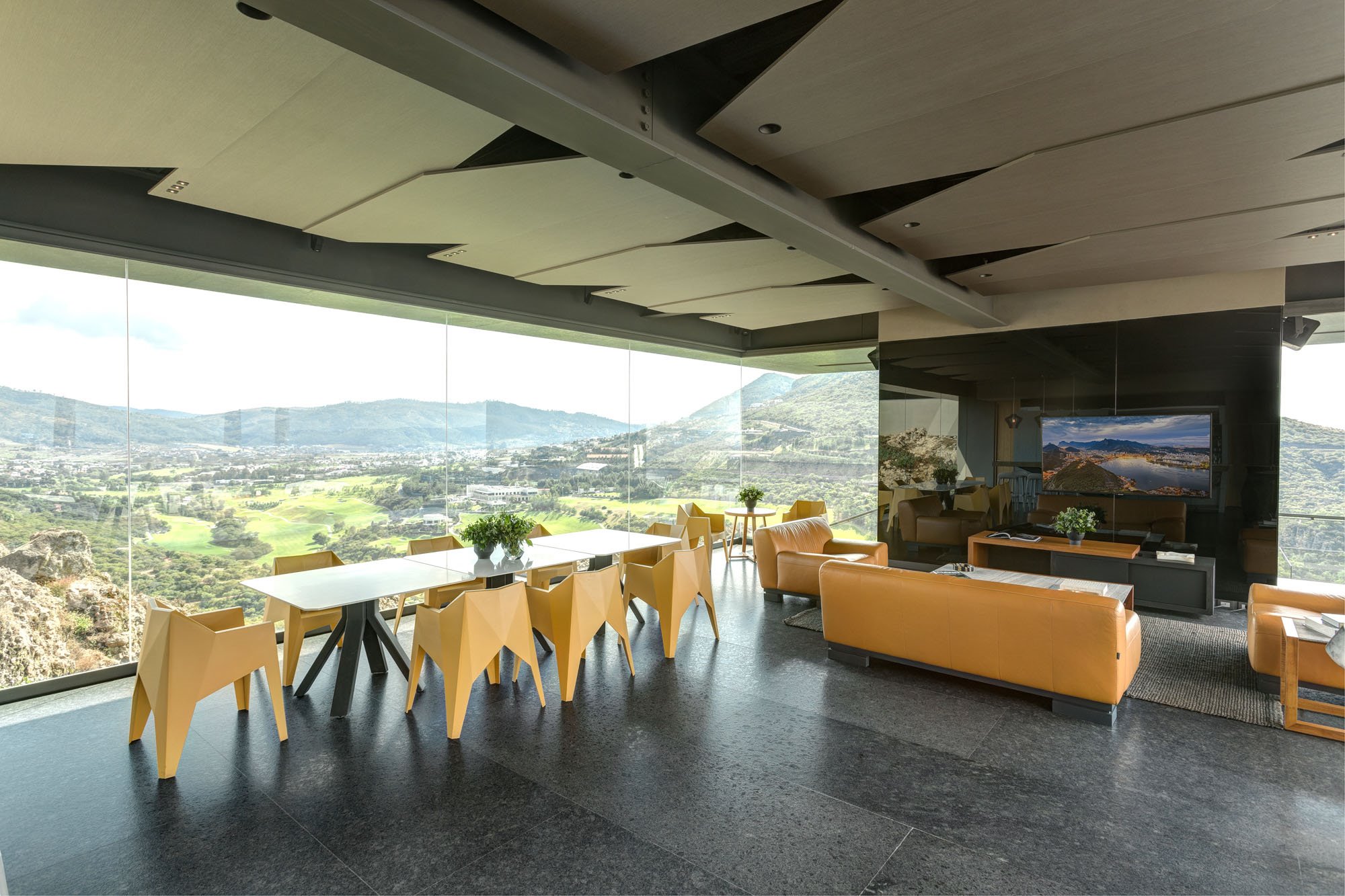 salon comedor Casa la Roca por RRZARQUITECTO VONDOM
