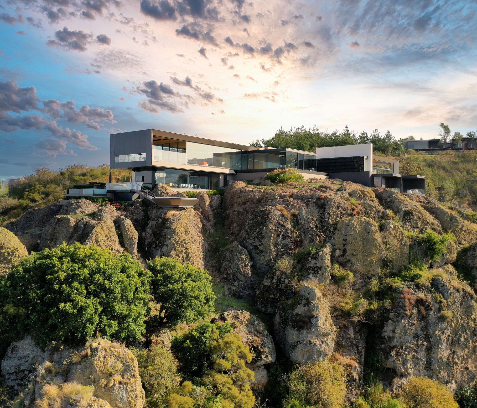 Vista exterior de la Casa la Roca por RRZARQUITECTO VONDOM