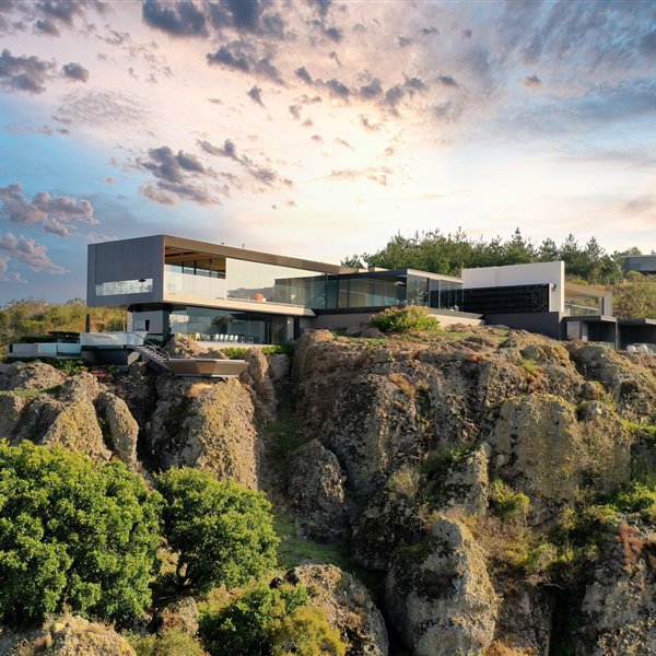 Vista exterior de la Casa la Roca por RRZARQUITECTO VONDOM
