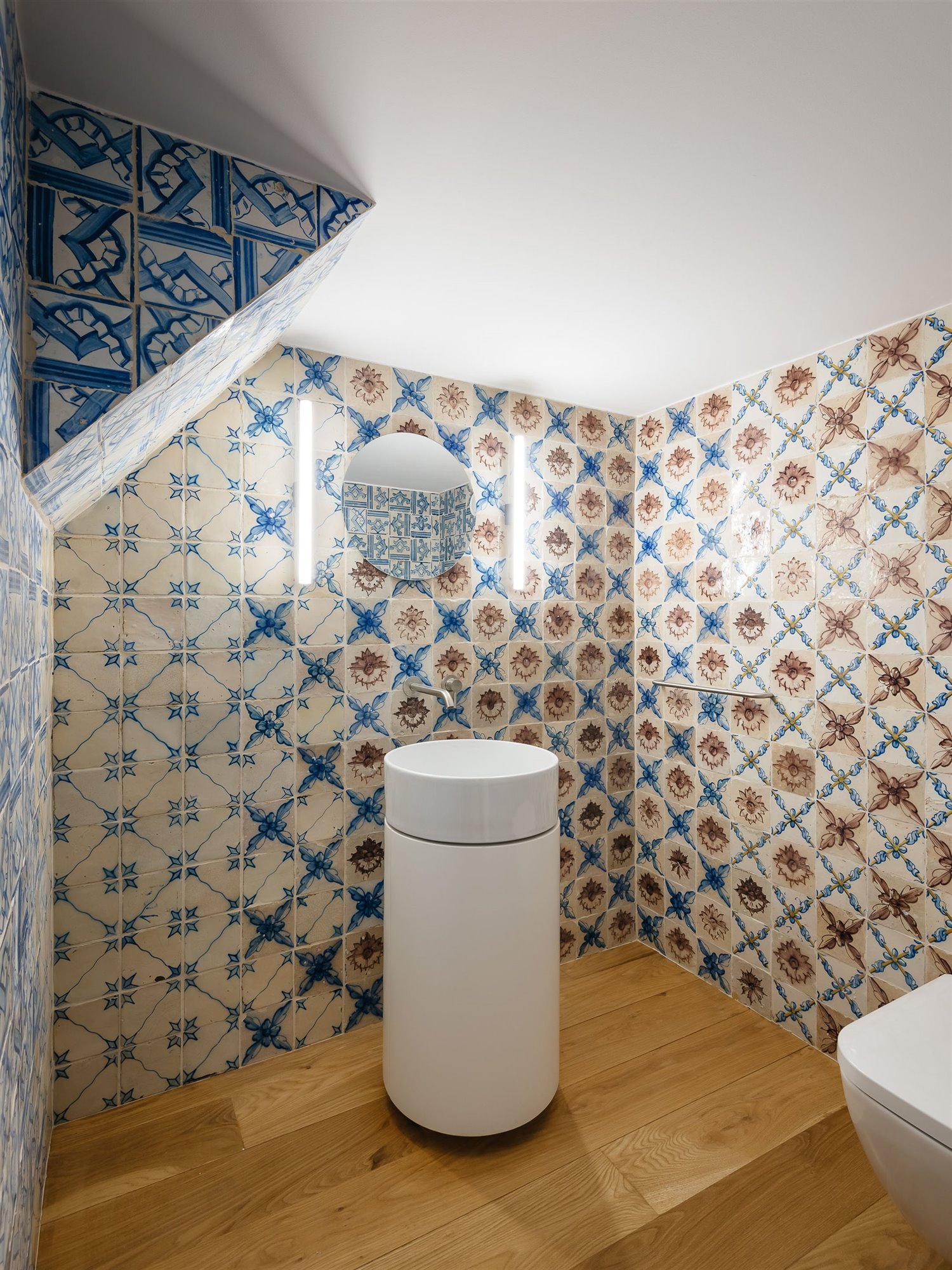 baño azulejos largo do carmen apartamento por aurora arquitectos
