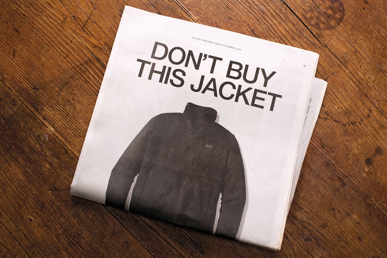 Campaña publicitaria de la firma de moda Patagonia para evitar la compra compulsiva en el Black Friday.