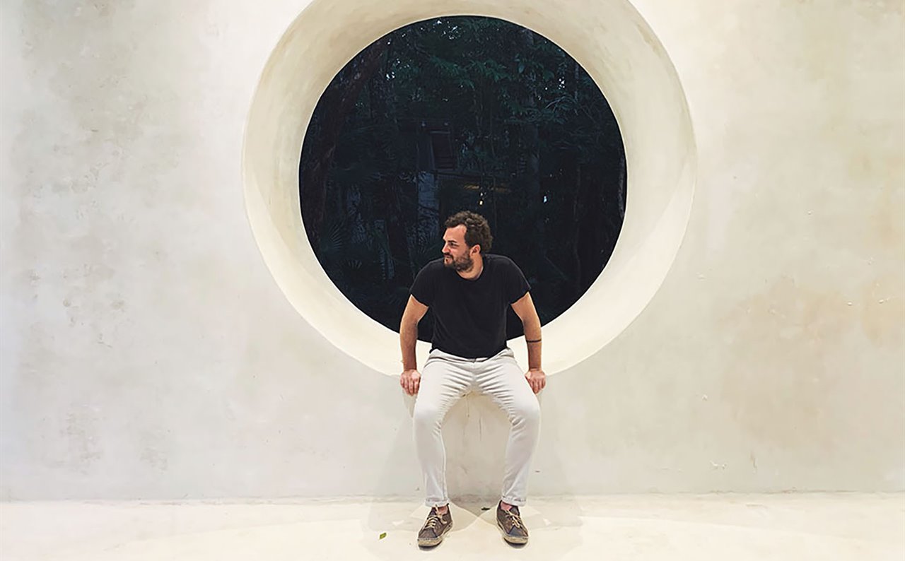"Se debe estar activo. Yo observo a otros artistas, diseñadores, nuevas técnicas, cada día hay nuevas cosas que aprender, es indispensable no olvidar esto"
