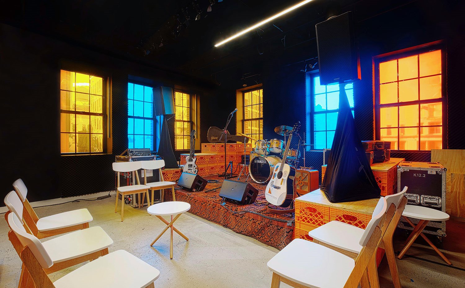 Espacio Spin-On inspirado en un local de ensaño de un grupo musical