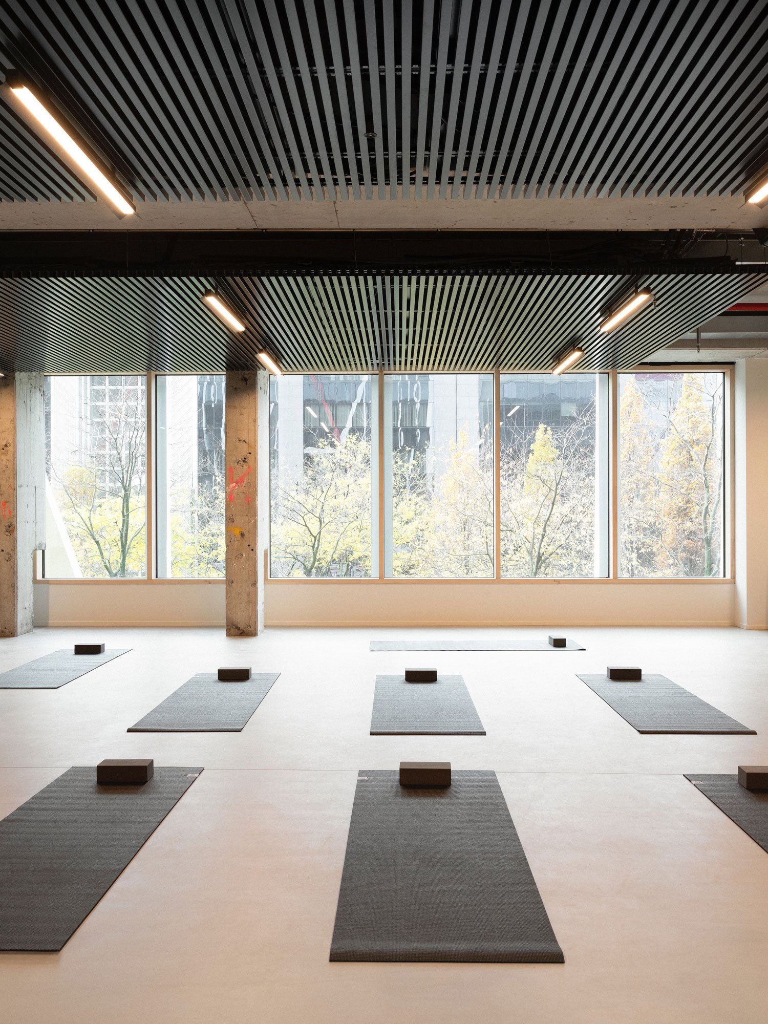 Sala de yoga en coworking Fosbury and Sons en Bruselas
