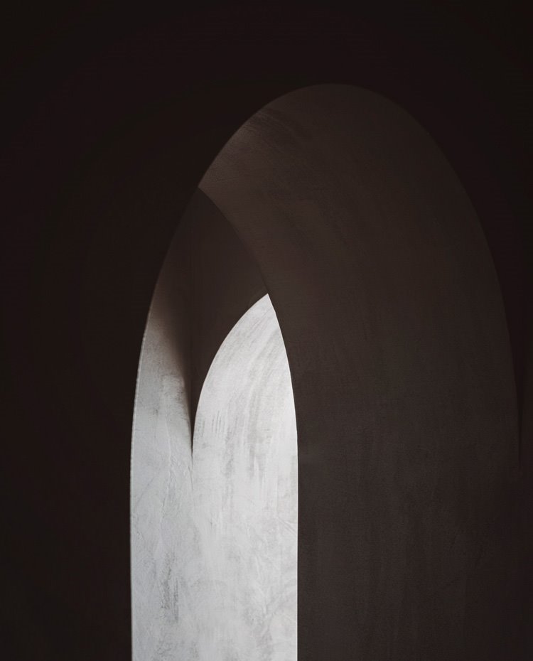 Juego de arcos y reflejos a lo largo del proyecto