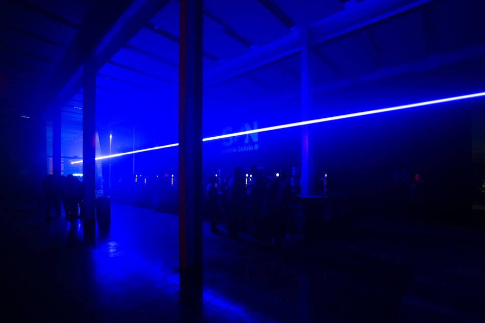 "Reflexions" es el proyecto que este mago de la luz realizó para el Festival Llum BCN en la edición de 2019, con la colaboración de Simon.