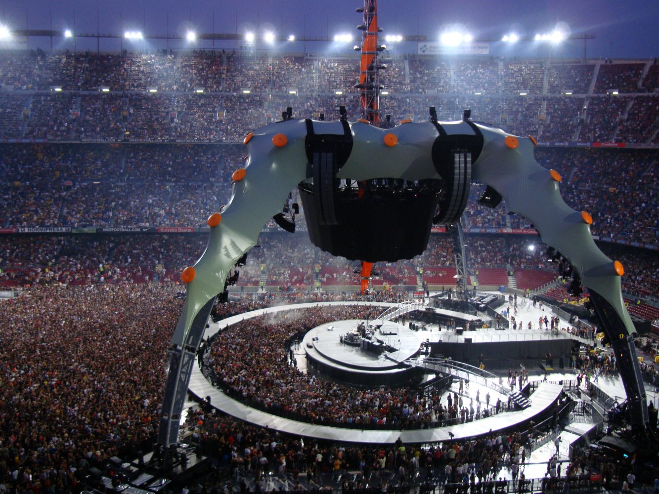 U2 360