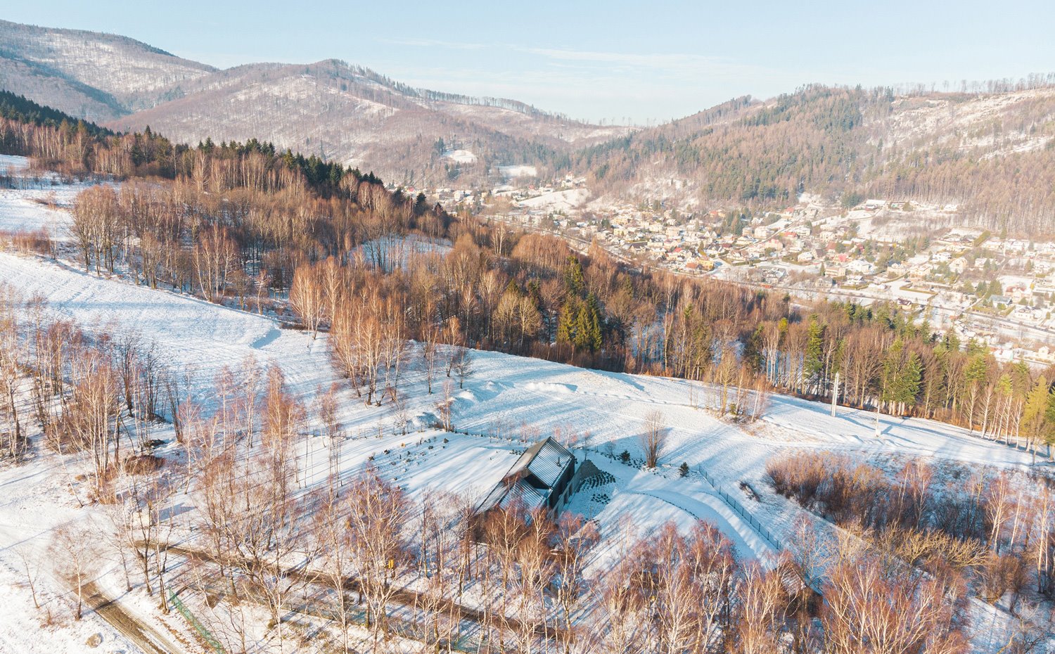 Panorámica de todo el entorno natural que rodea la vivienda aislada