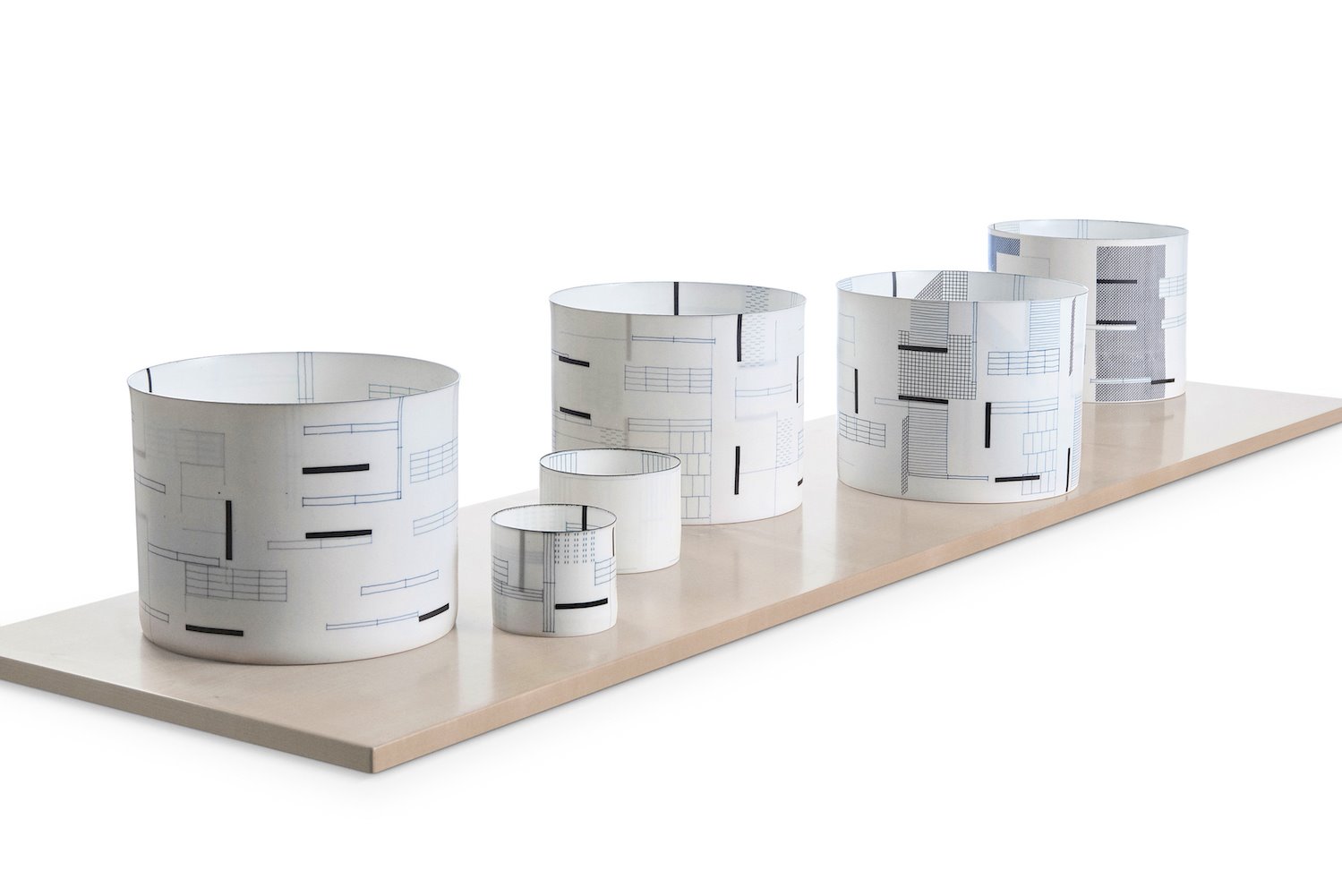 BODIL MANZ 01 Hi. Bodil Manz, Dinamarca ‘Fence’, porcelana, varios tamaños, (la mayoría). 2019