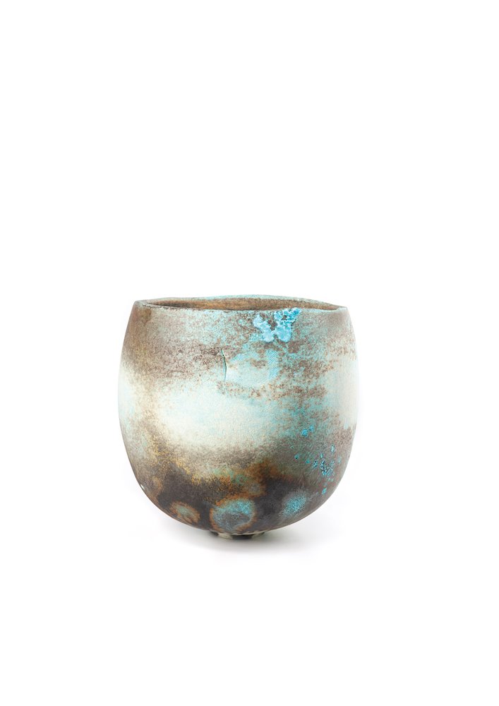 Jack Doherty ©Rebecca Peters. Jack Doherty, Irlanda ‘Guardian Vessel’, porcelana y carbonato de cobre. 2019