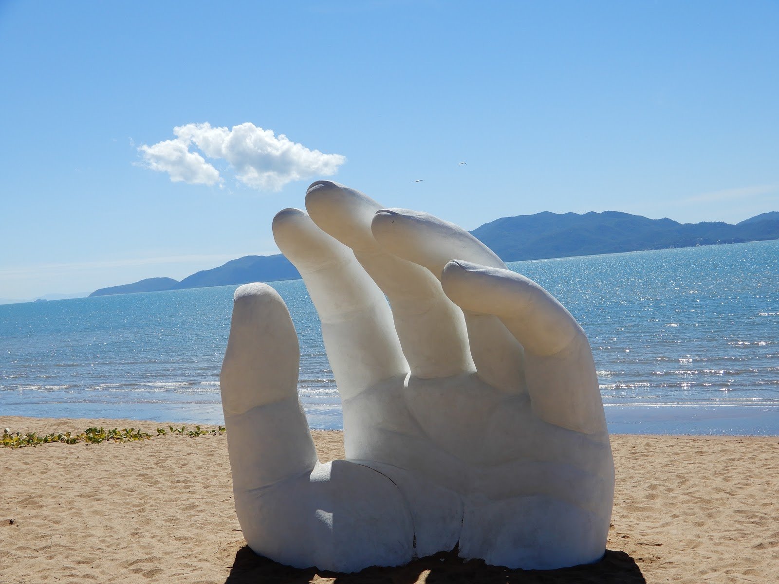 karl meyer escultura hand to hand festival escultura australia