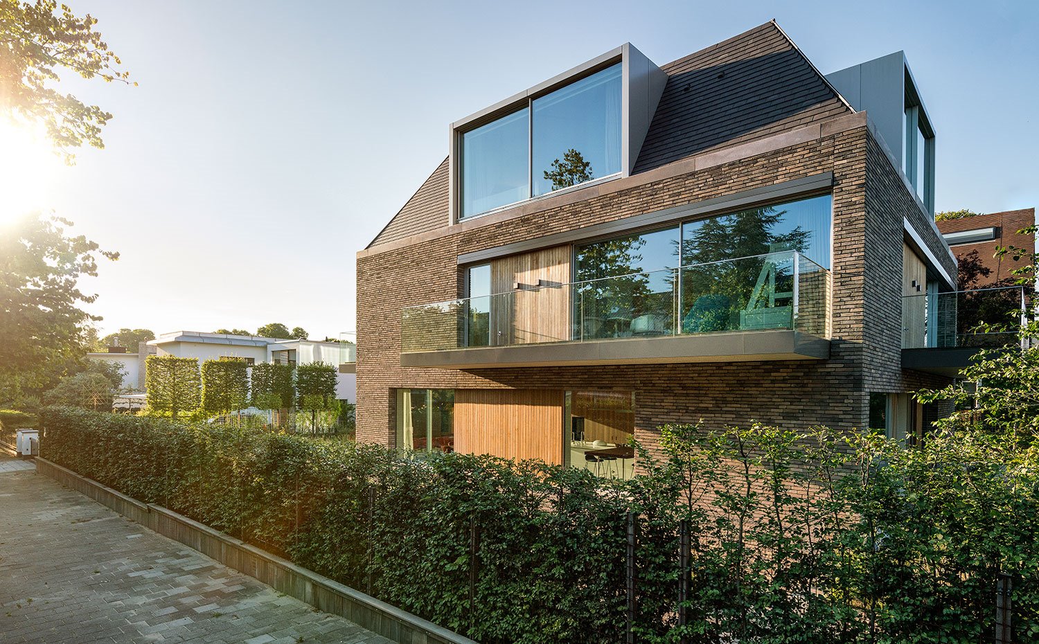 En esta casa, hasta el sótano está inundado de luz natural