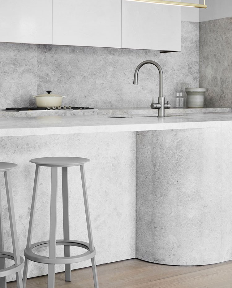 Zona de office en isla con hueco para taburetes en gris