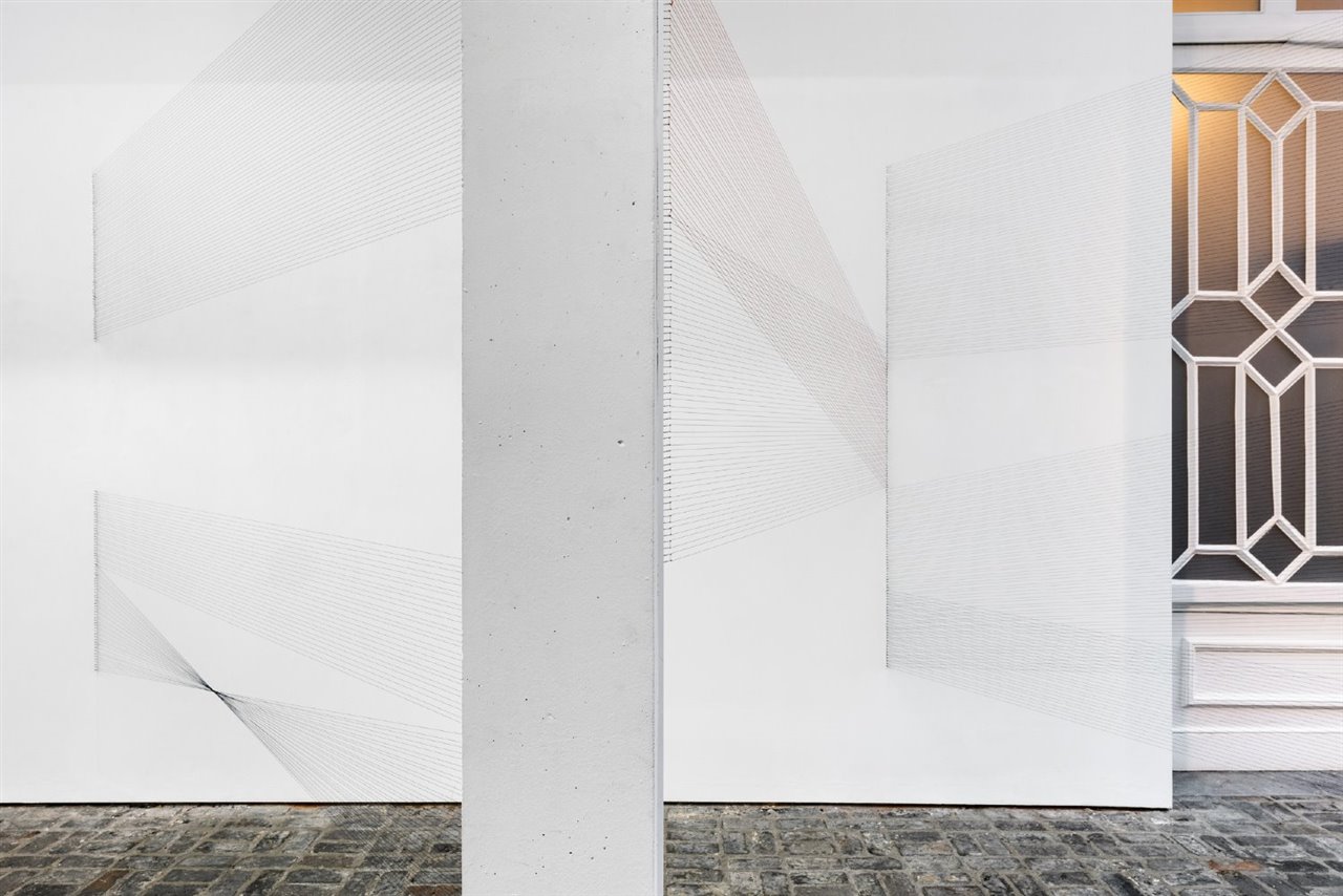 Esta instalación ha sido creada por la germano-iraní Haleh Redjaian.