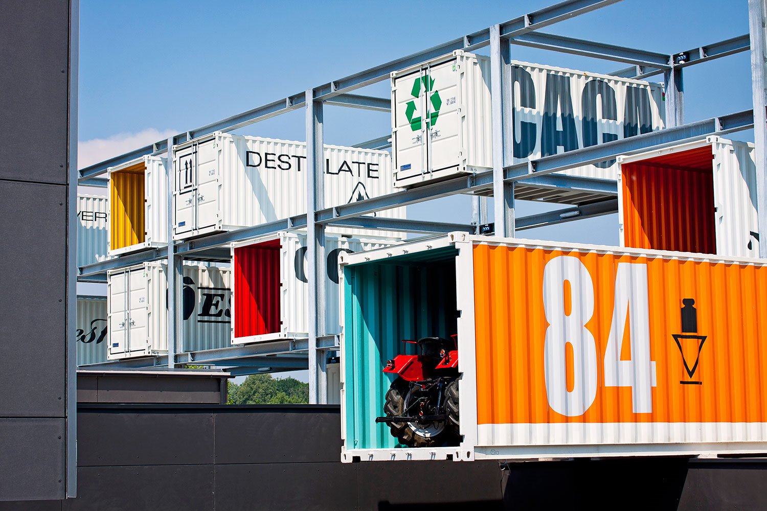 arquitectura-de-containers-p.280 BWMArchitekten PhotoMotionlabAndRupertSteiner,ContainerAtlas,gestalten2020