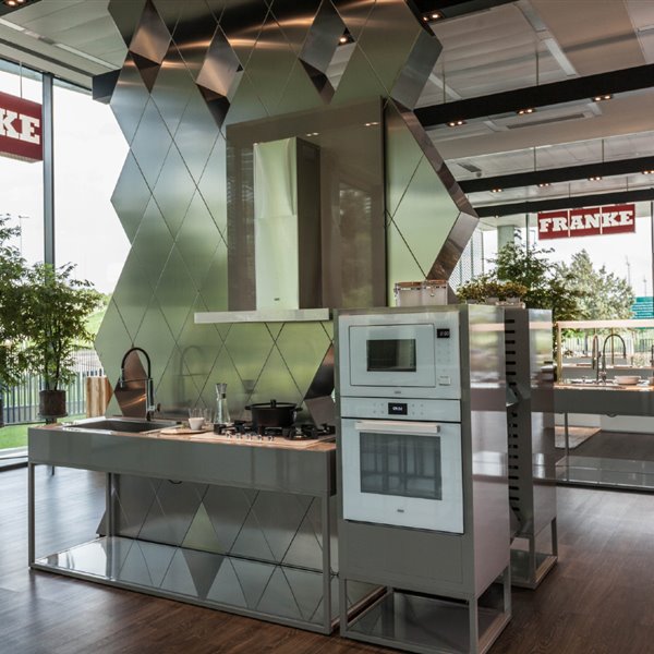 En el showroom de Franke en Barcelona no sólo se mira, ¡también se toca y experimenta!