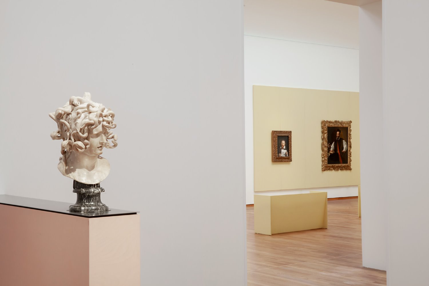 Exposición Caravaggio-Bernini Baroque in Rome por Studio Formafantasma en el Rijks Museum de Amsterdam 