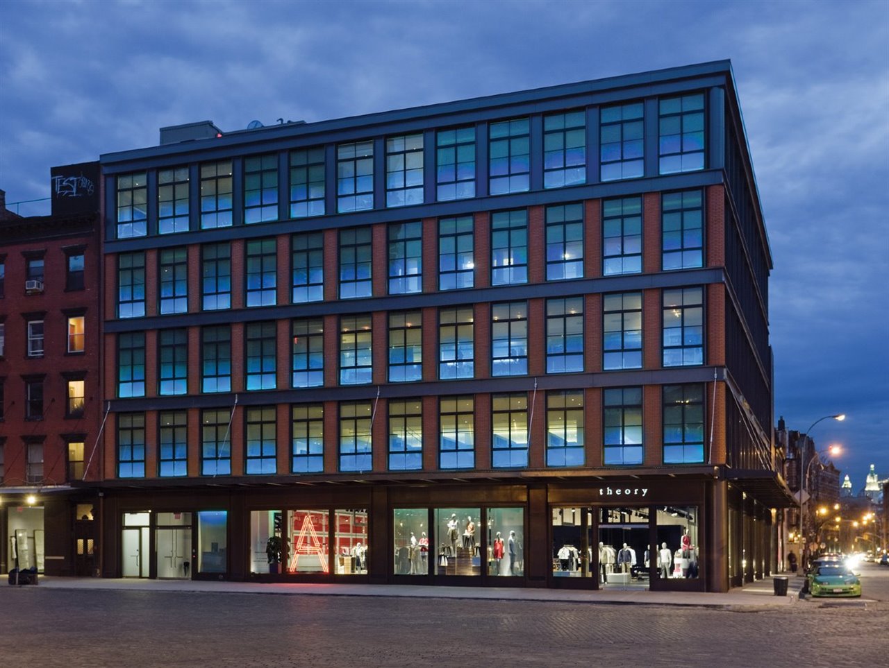 La firma de moda Theory tiene su centro de operaciones en el Meatpacking District de Nueva York.