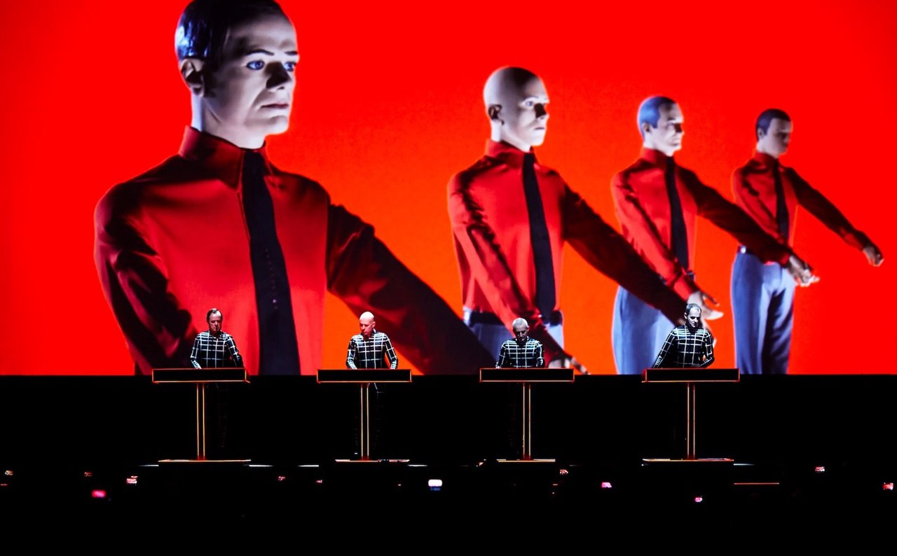 La banda alemana Kraftwerk, los pioneros y auténticos creadores de la música tecno y la electrónica de masas.