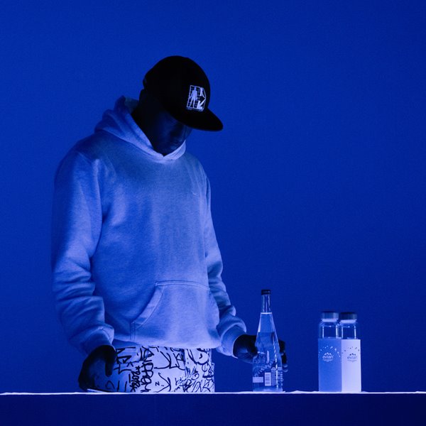 Virgil Abloh para Evian 4