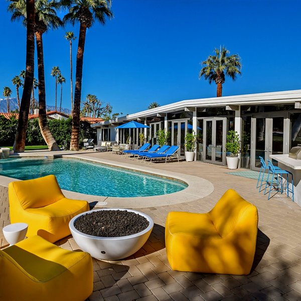 kardashian piscina