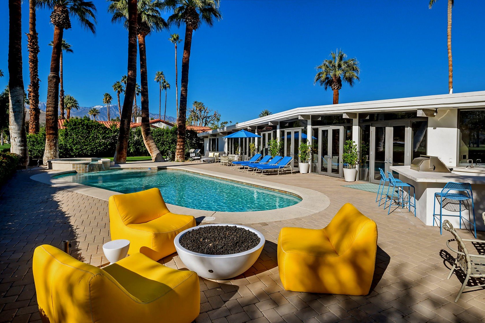 kardashian piscina