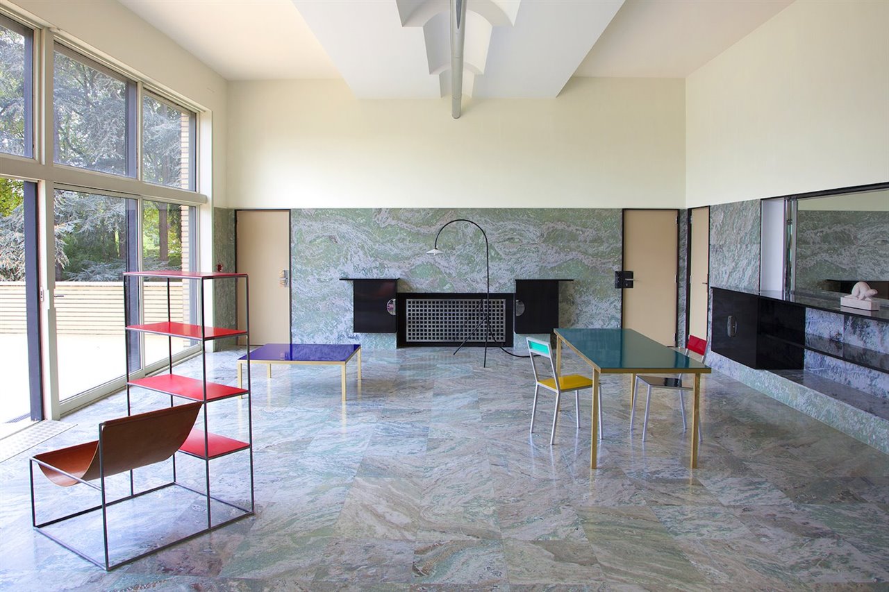 El salón principal de Villa Cavrois, con algunas de las piezas de mobiliario de Muller Van Severen.