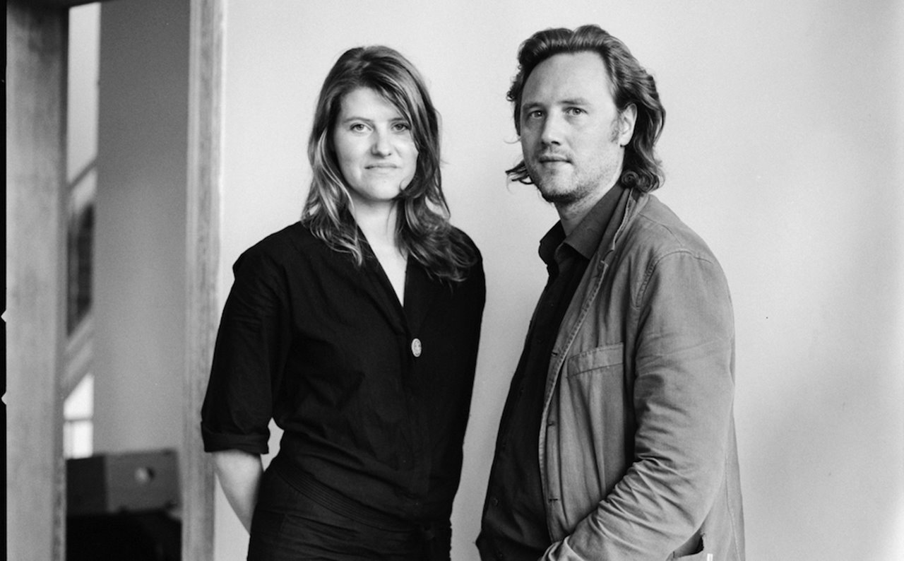 La pareja de diseñadores, Fien Muller (a la izquierda) y Hannes Van Severen.