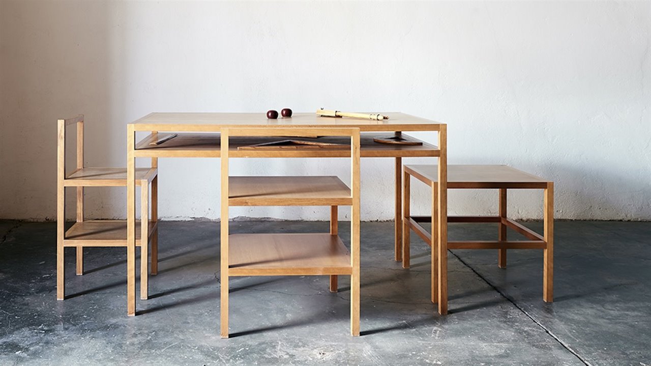 El escritorio y las sillas «Block Library», en madera de cerezo, que Judd tenía en su casa de Marfa, Texas.