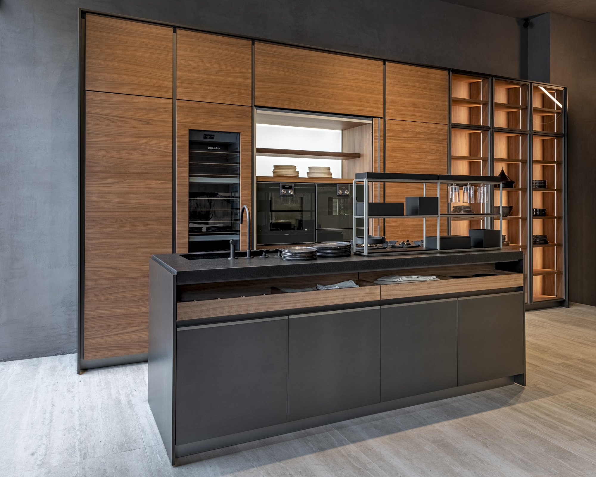 FERRUZ FLAGSHIP MOLTENI 003