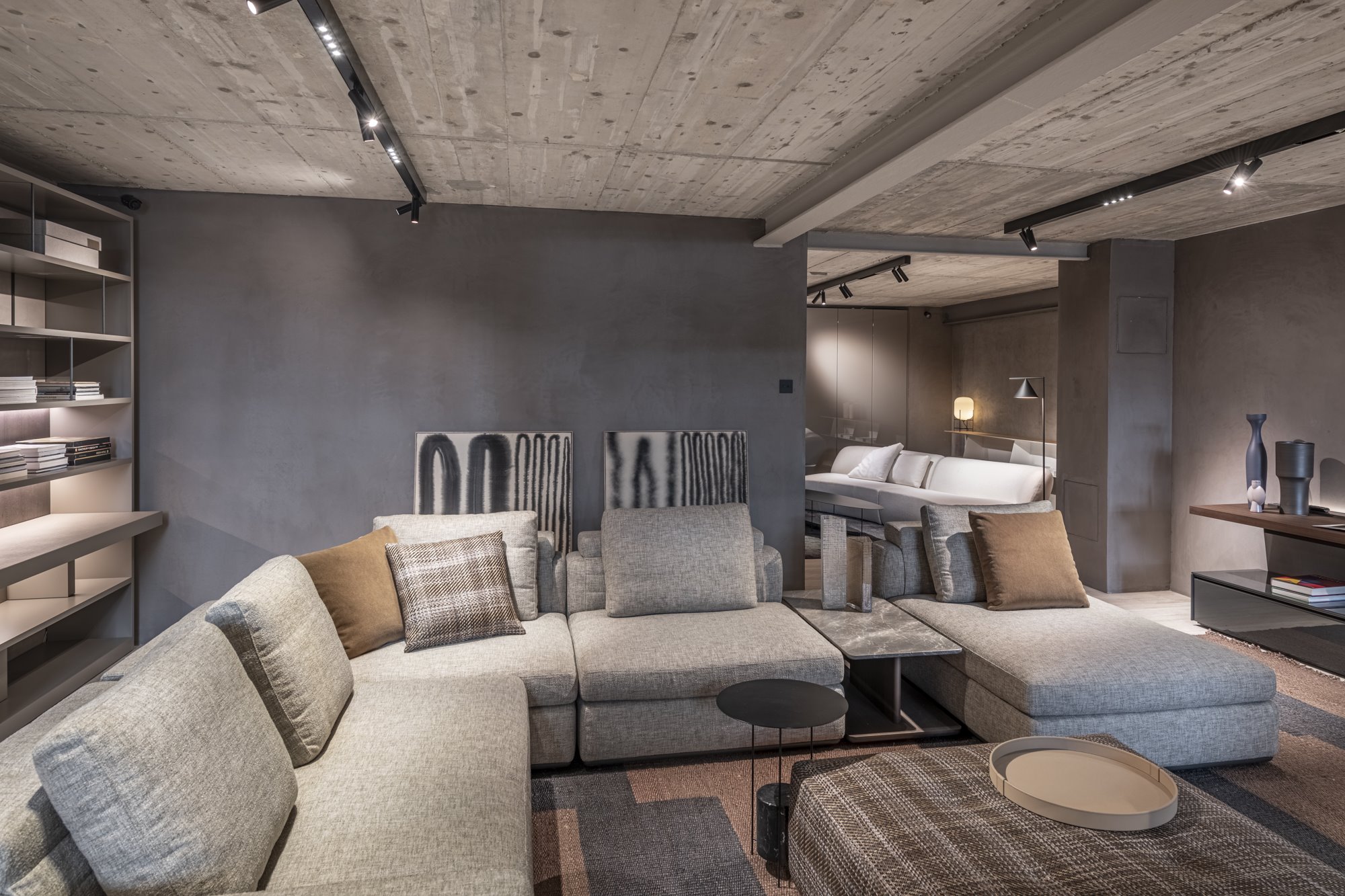 FERRUZ FLAGSHIP MOLTENI 007
