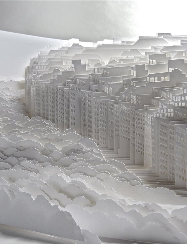 Por qué las redes arden con este artista del papel