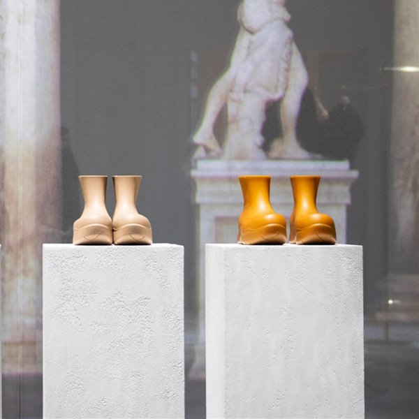 Estas botas de Bottega Veneta no están hechas de lo que imaginas