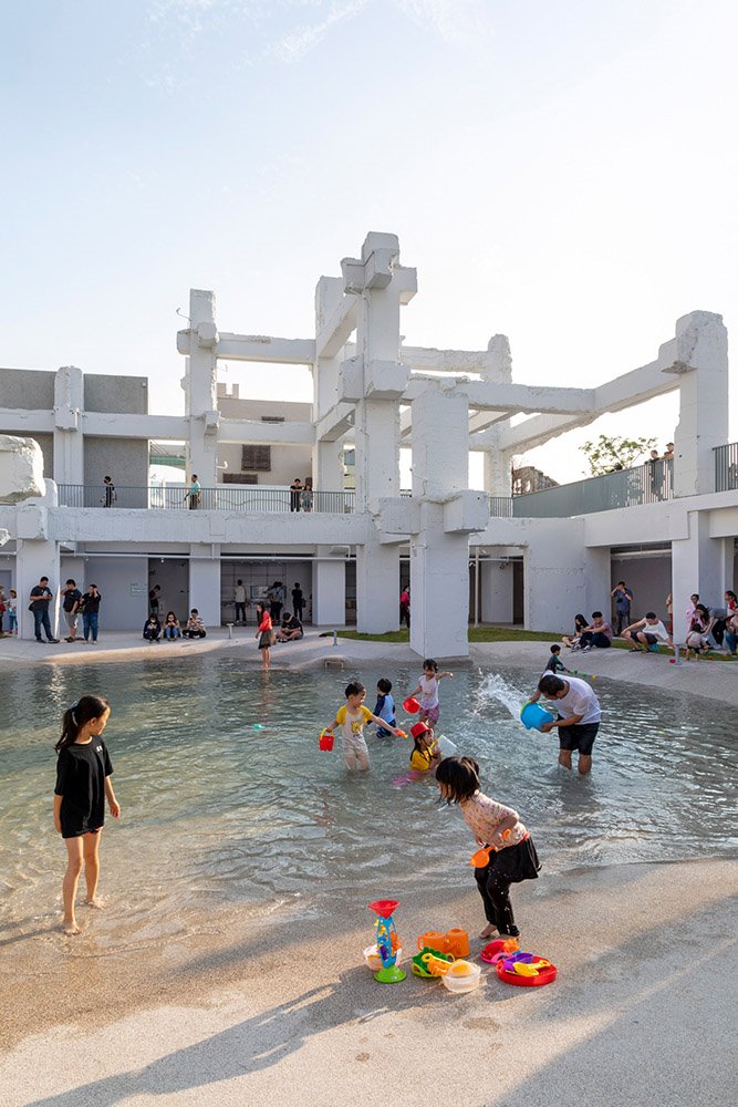 Para Winy Maas, fundador de MVRDV, resulta fantástico que los niños puedan jugar en las "ruinas del pasado".